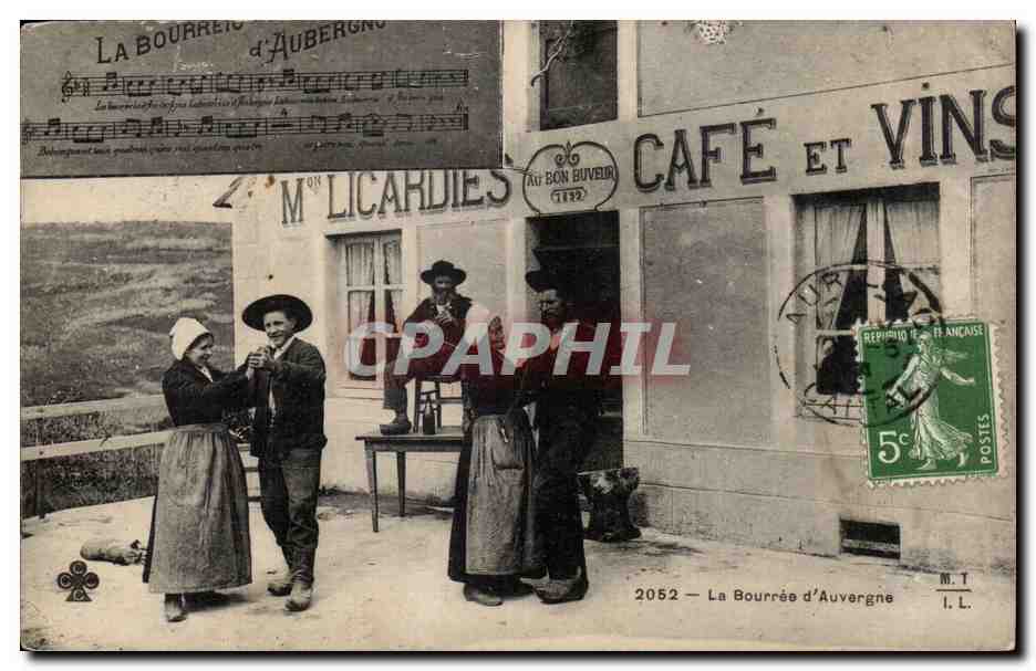 CPA Folklore Costume La bouree d'Auvergne