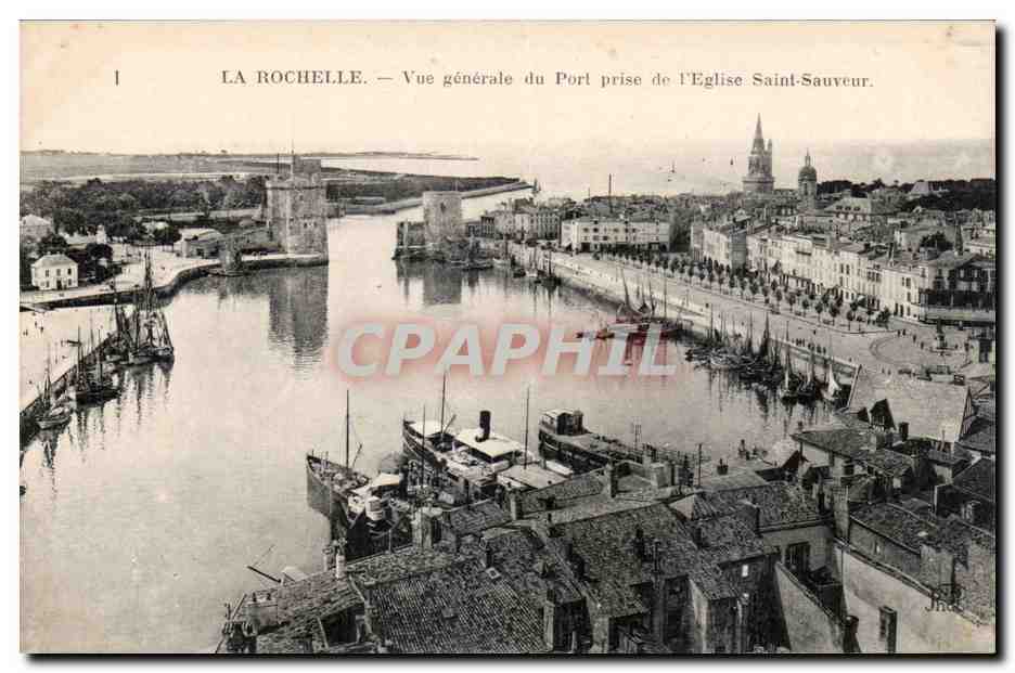 CPA La Rochelle Vue generale du port prise de l'eglise Saint Sauveur 