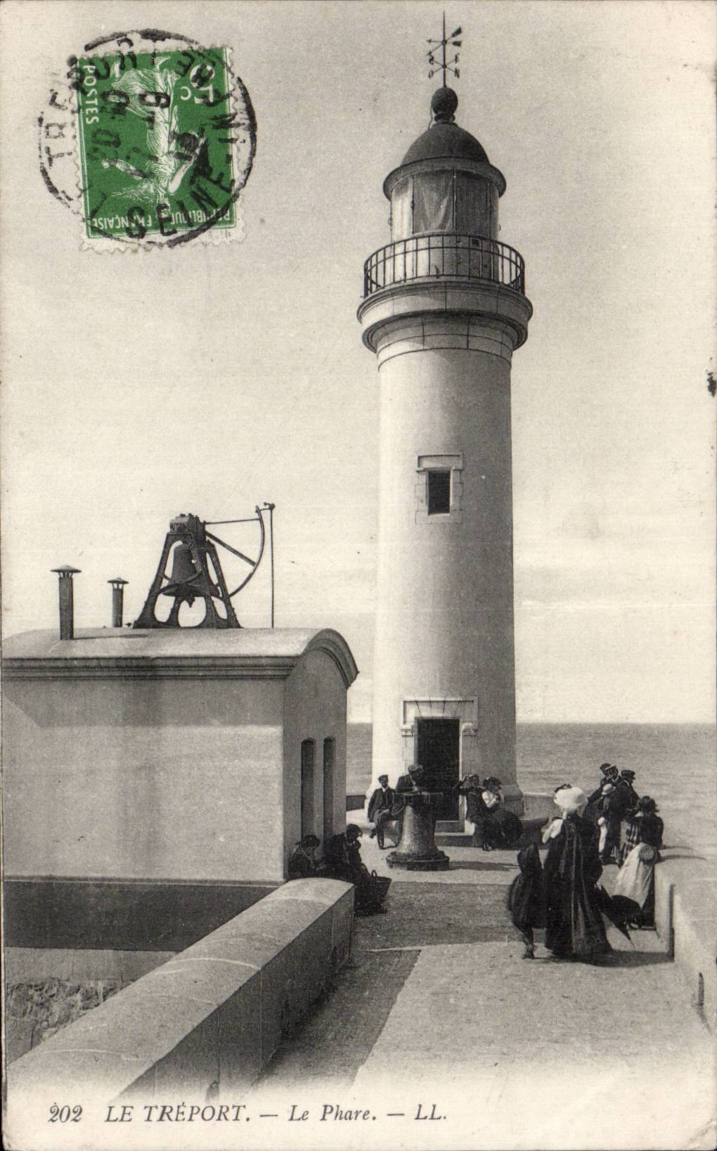 Le Treport - Le Phare - lighthouse - CPA 