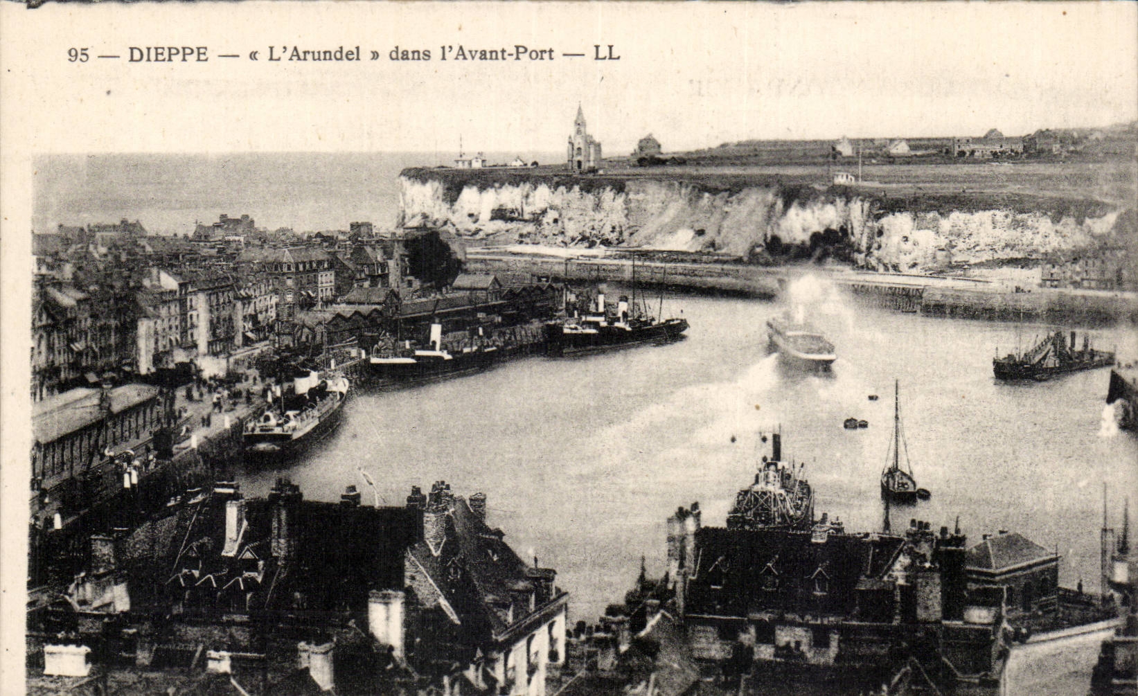 Dieppe - L'Arundel dans l'Avant Port - CPA 