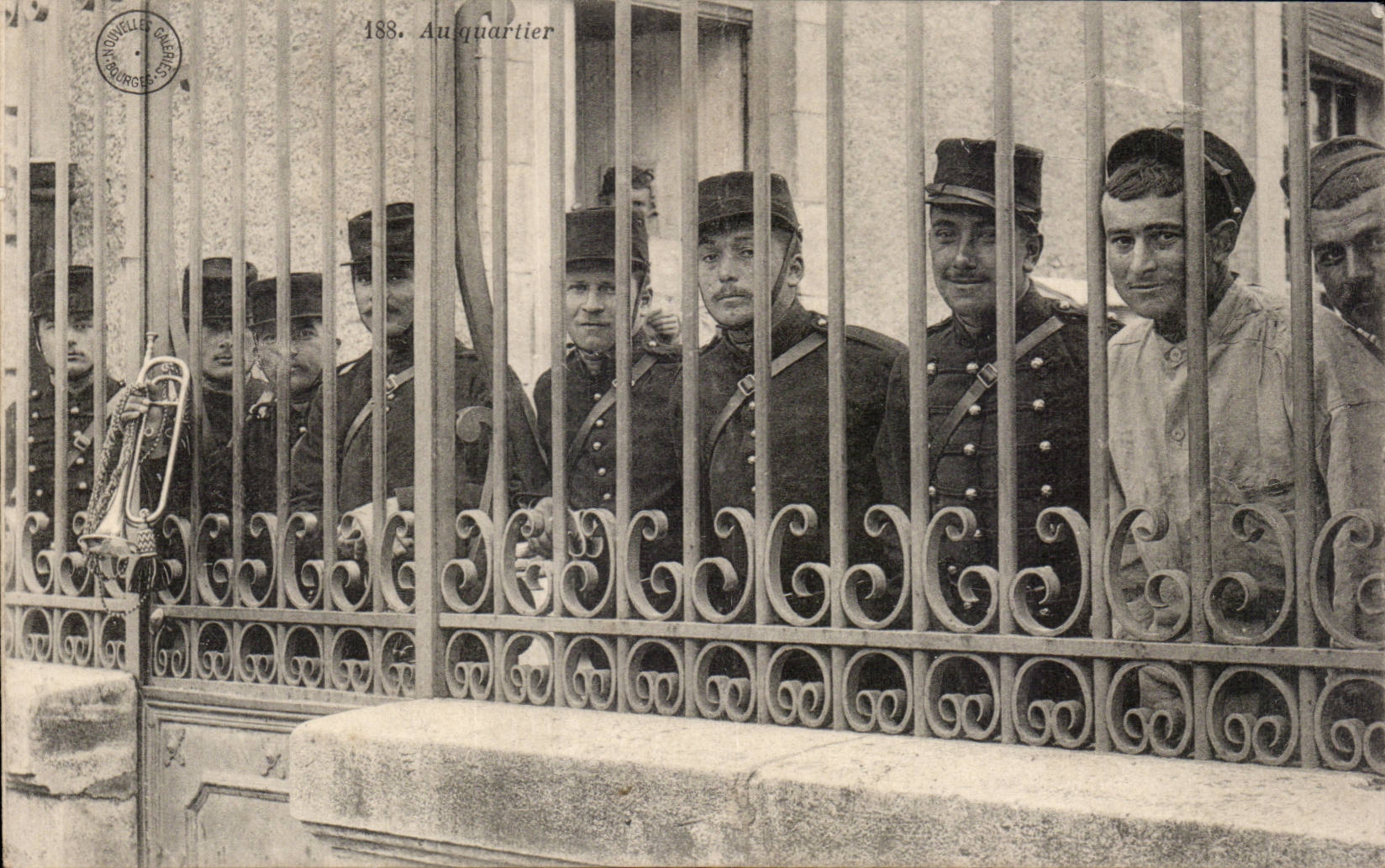Militaria - Au Quartier - trompette - trumpet - CPA 