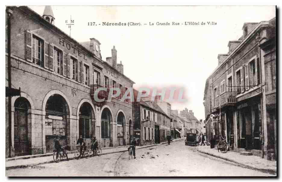 Nérondes (Cher) — La Grande Rue — L'Hôtel de Ville