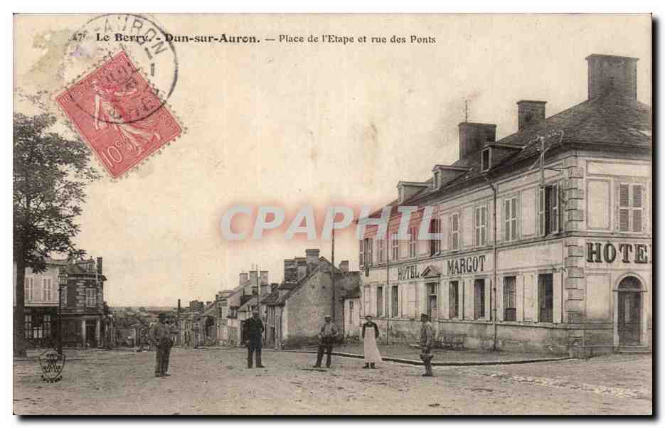 Dun-sur-Auron — Place de l'Etape et rue des Ponts — Hôtel Margot