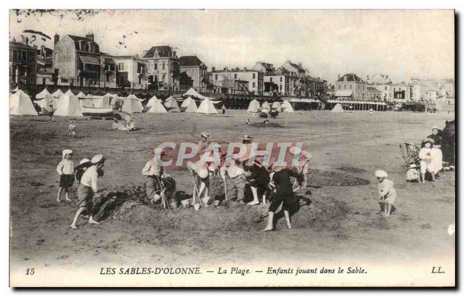 Les Sables-d'Olonne — Die Strandpromenade — Kinder spielen im Sand. — LL. — Nr. 15