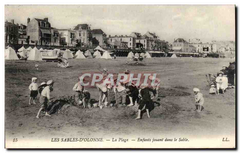 Les Sables-d'Olonne — Die Strand — Kinder, die im Sand spielen — LL. n°15