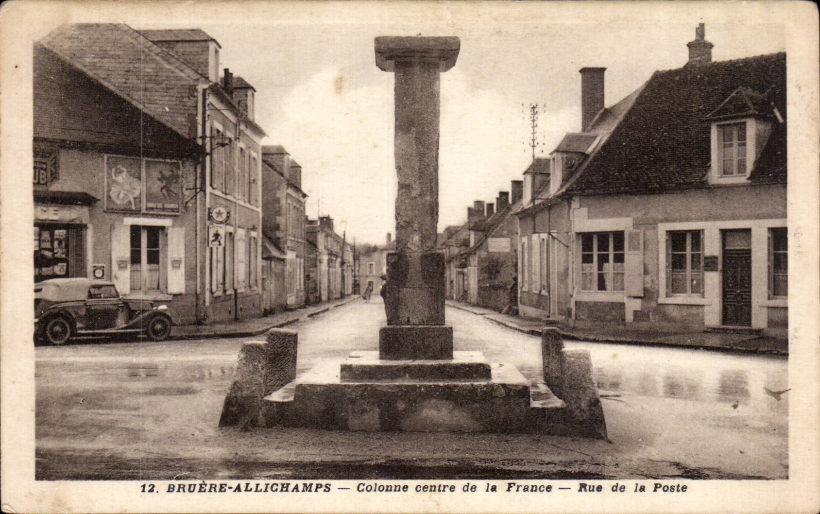 Bruère-Allichamps — Colonne centre de la France — Rue de la Poste