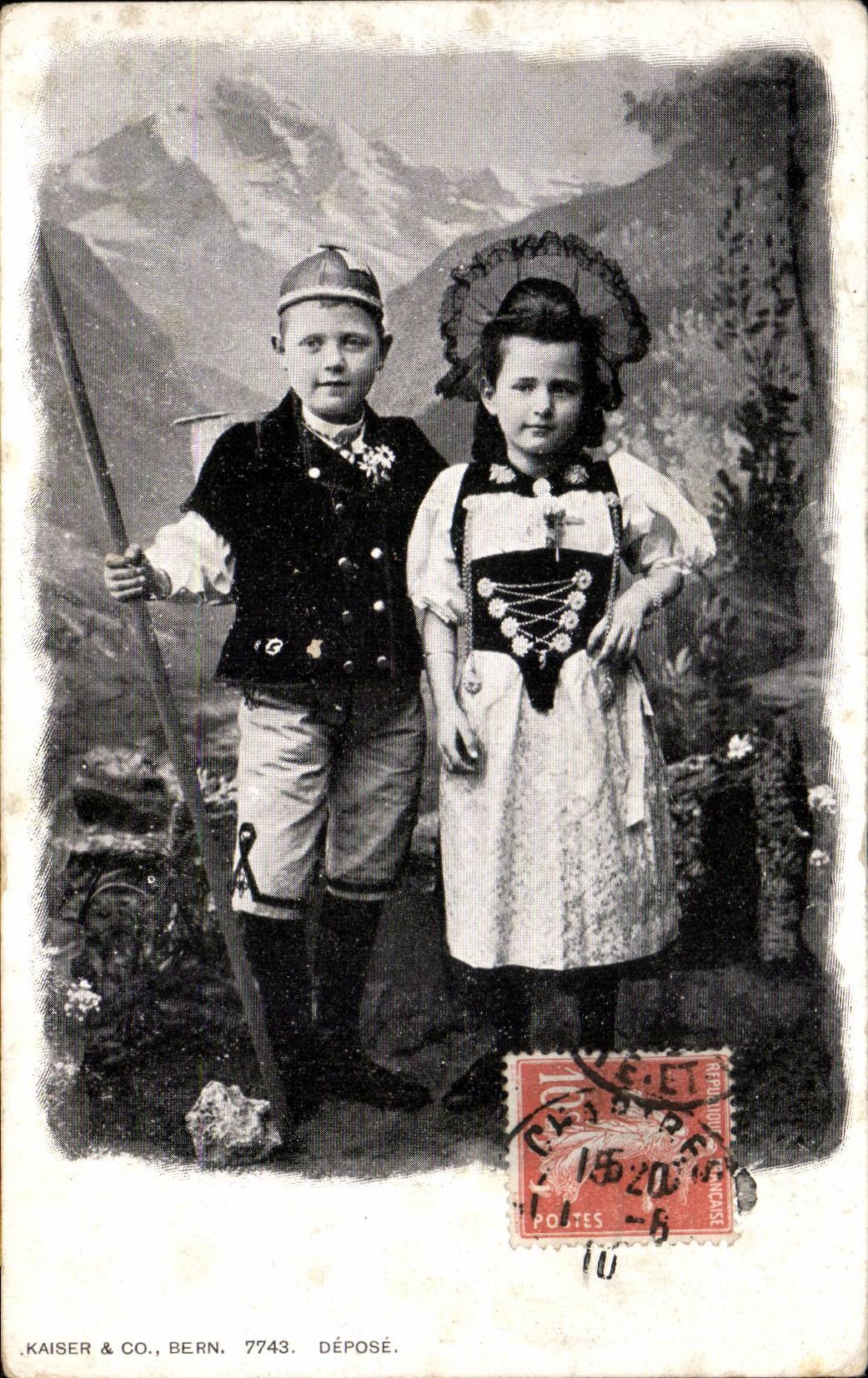 Enfants en tenue traditionnelle suisse — Kaiser & Co., Bern, n° 7743