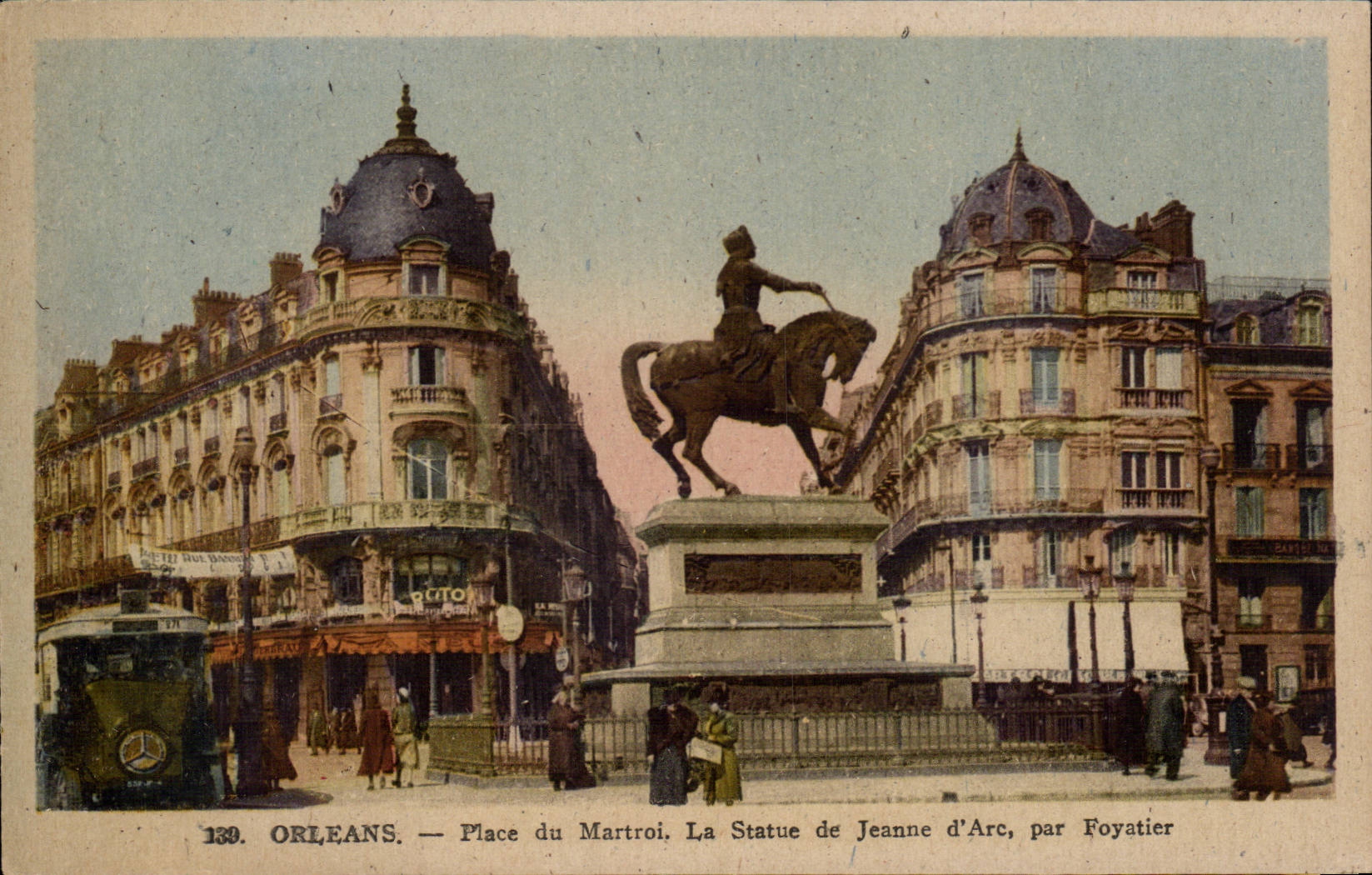 Orleans - Place du Martroi - La Statue de Jeanne d'Arc - CPA 