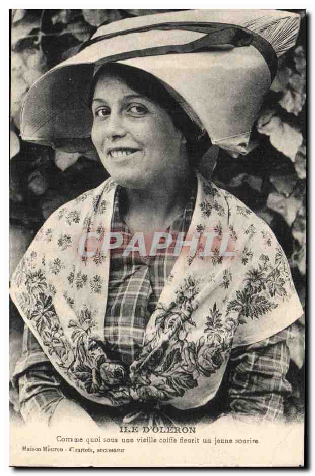 Jeune sourire — sous une vieille coiffe — Maison Mourou, Courteau, successeur