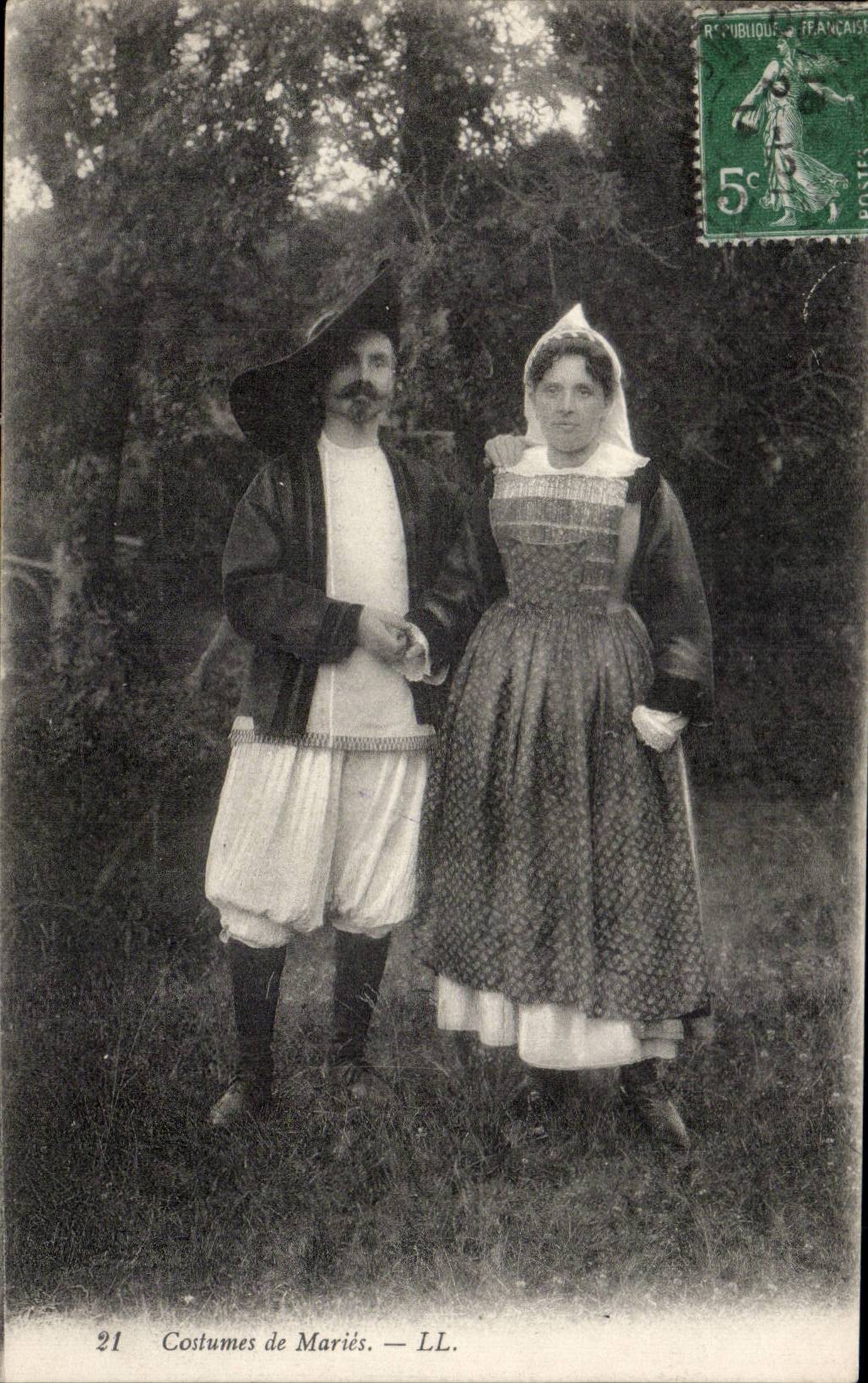 Folklore - Costumes de Maries - CPA 