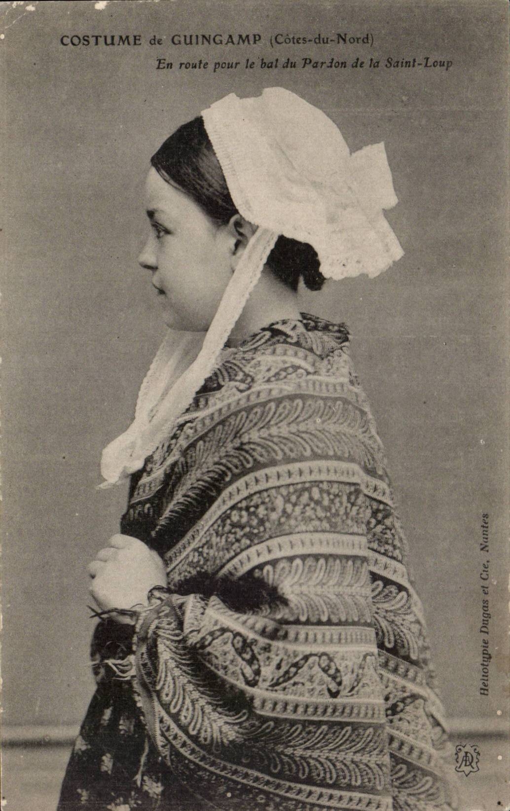 Folklore - Costume de Guingamp - En Route pour le bal du Pardon de la Saint Loup - CPA 