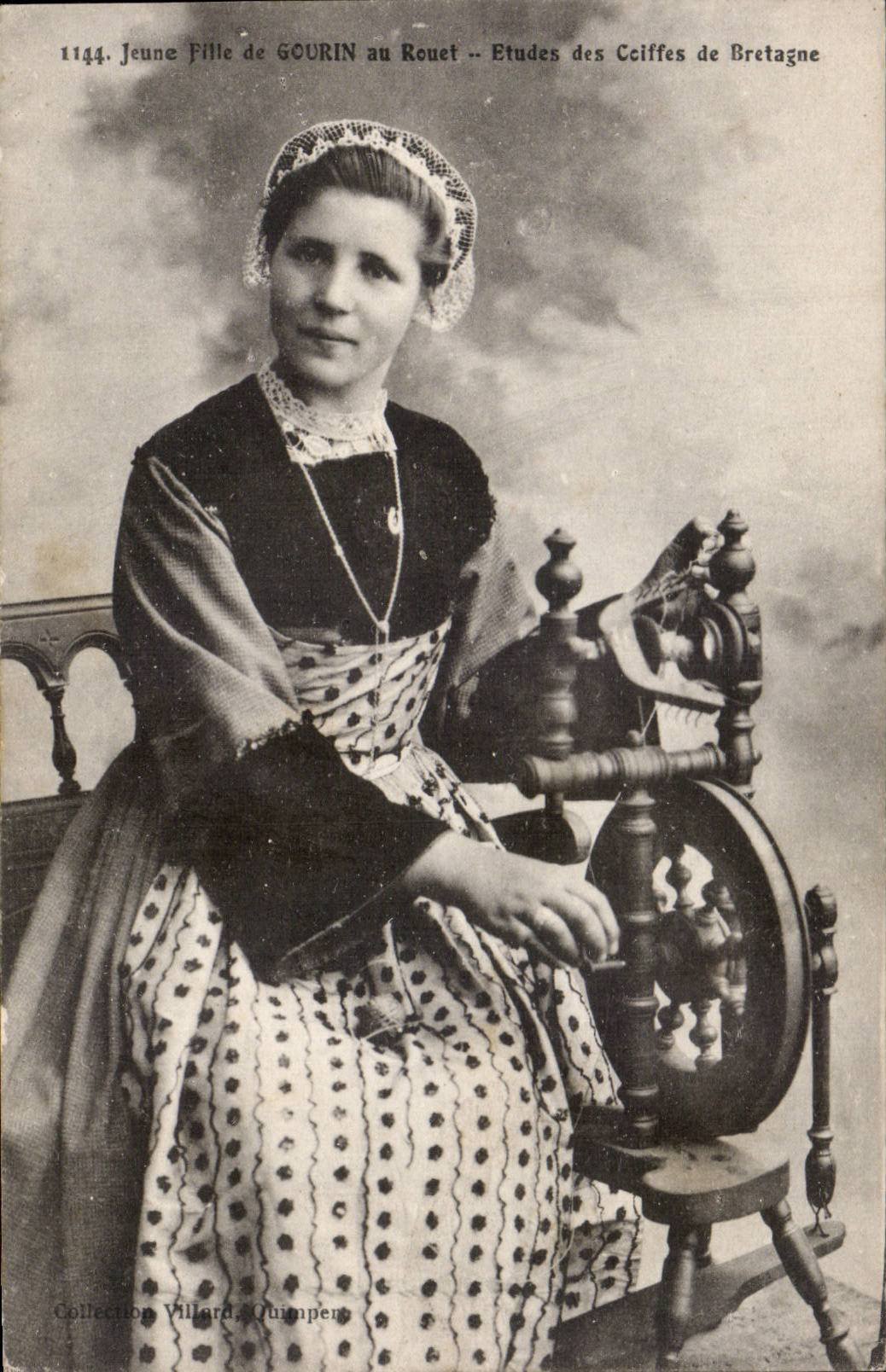 Folklore - Costumes - Jeune Fille de Gourin au Rouet - Etude des Coiffes en Bretagne CPA 