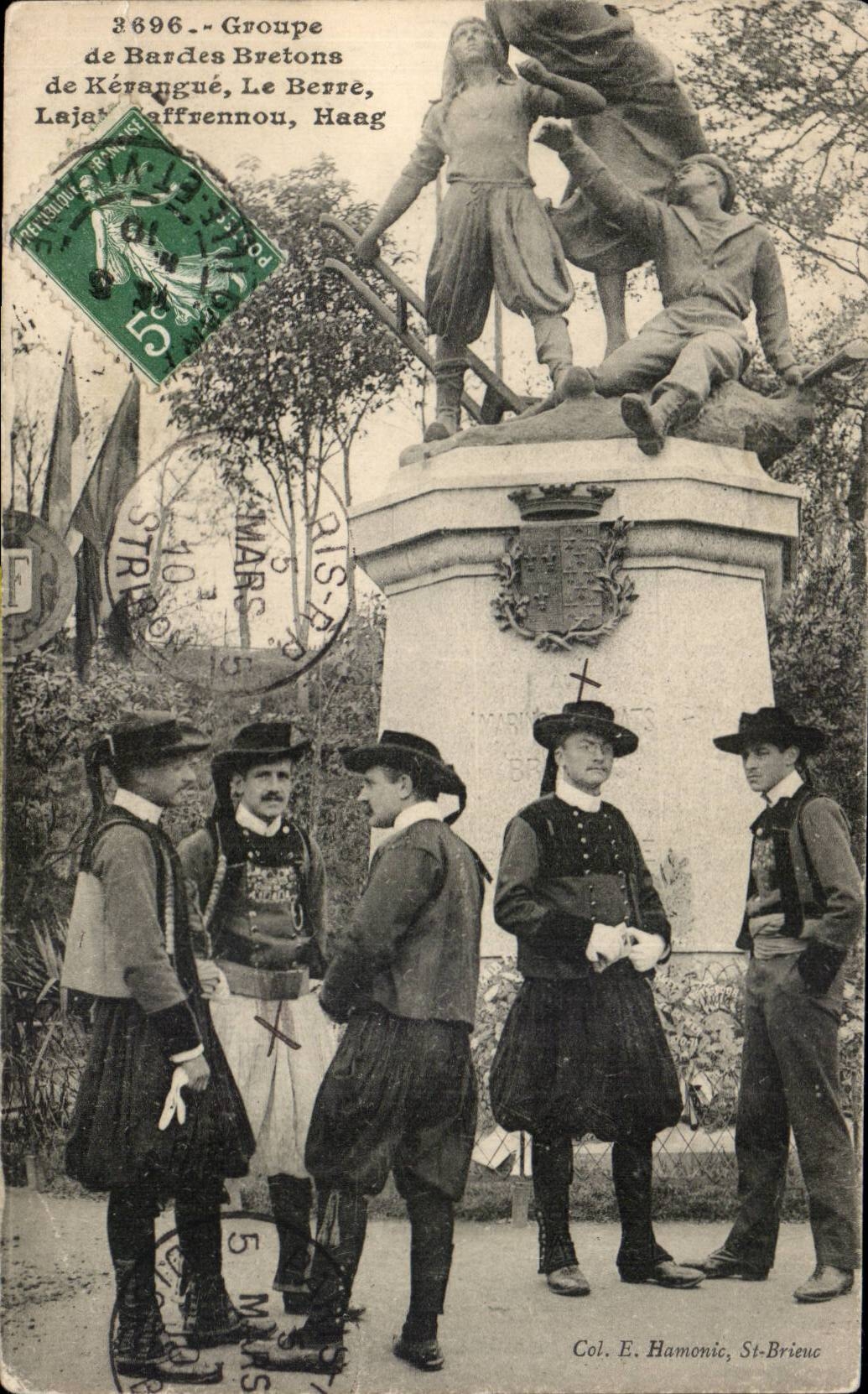 CPA Folklore Costume Groupe de bardes de Kerangue le Berre 