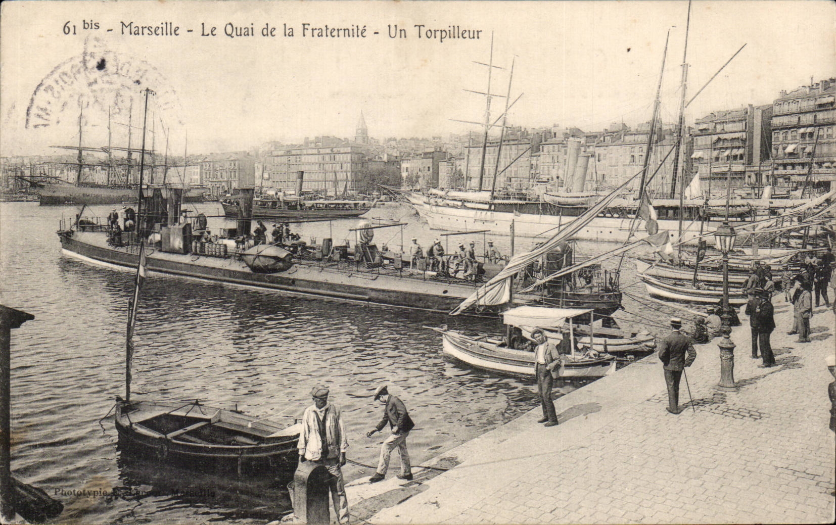 Marsiglia - Il Molo della Fraternità - Un Torpediniere