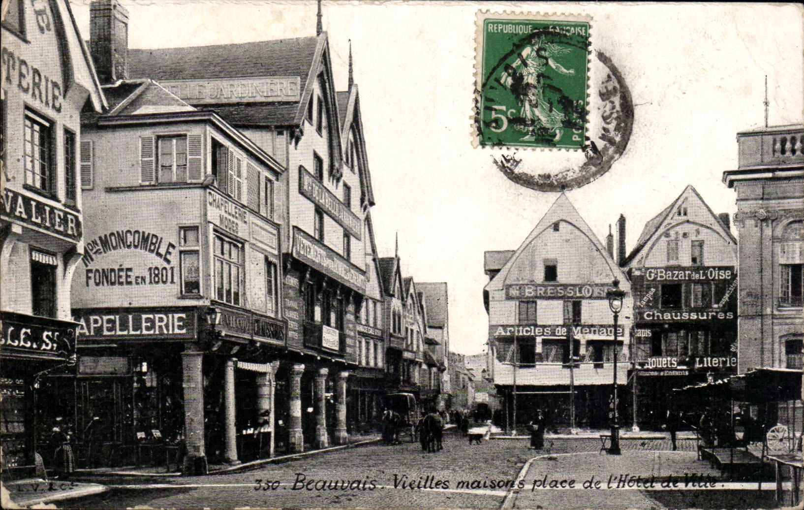 Beauvais — Alte Häuser auf der Place de l'Hôtel de Ville — L.V. & Cie