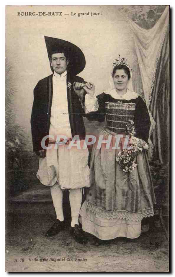 CPA Folklore Costume Bourg de Batz Le grand jour 