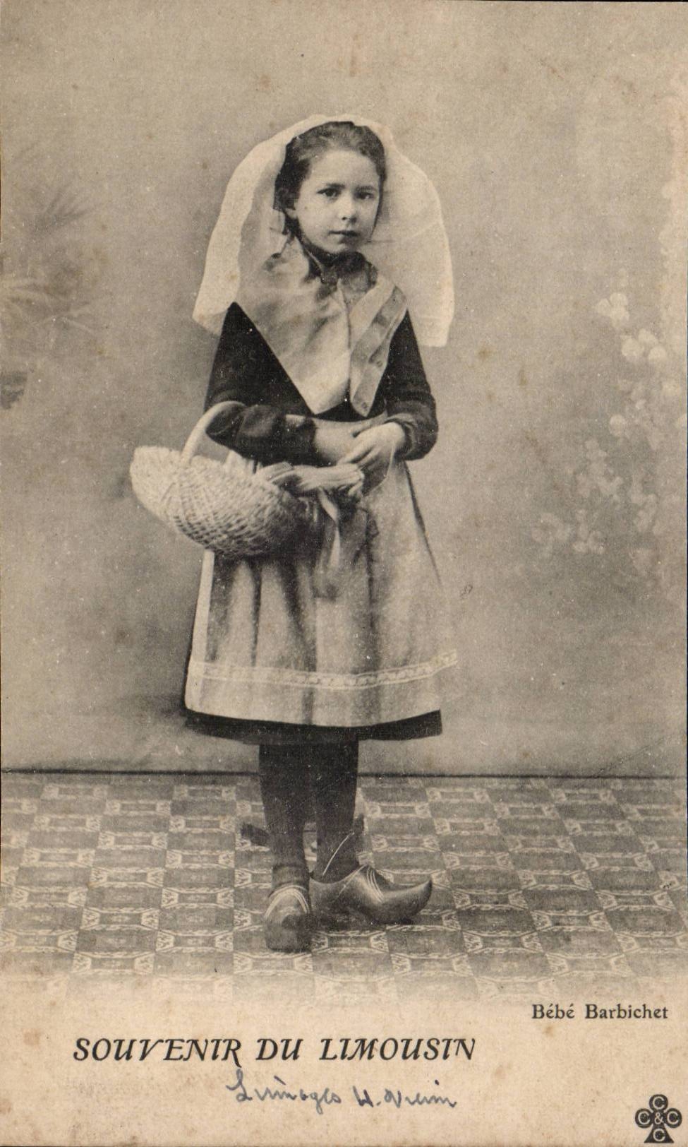 CPA Folklore Costume Souvenir du Limousin Limoges