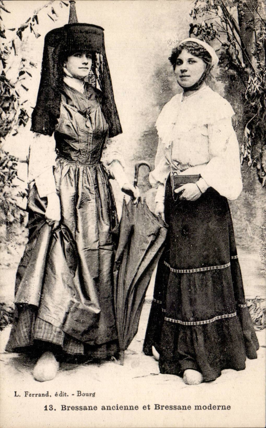 CPA Folklore Costume Bressane ancienne et Bressane moderne