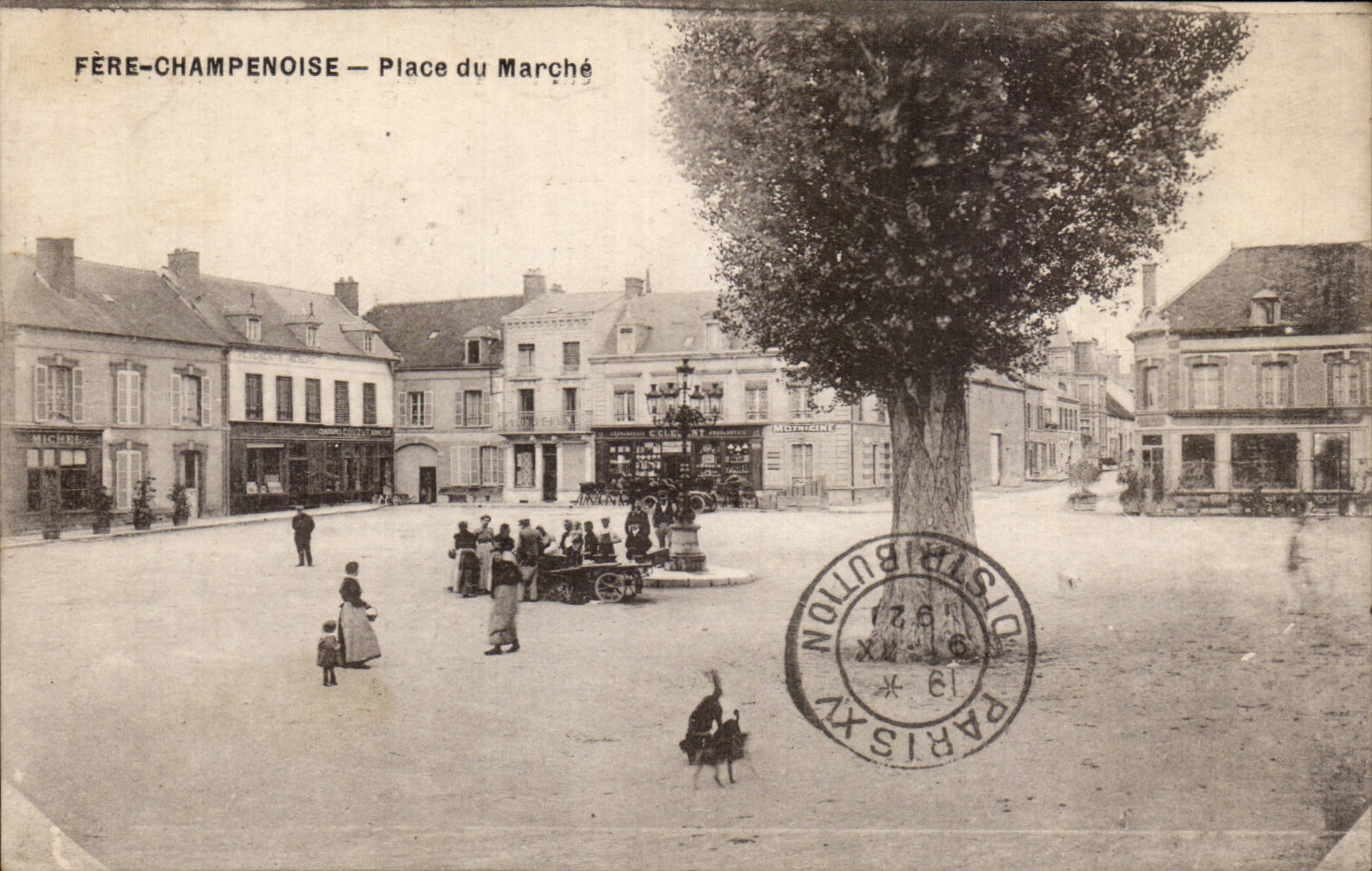 CPA Fere Champenoise Place du marche 