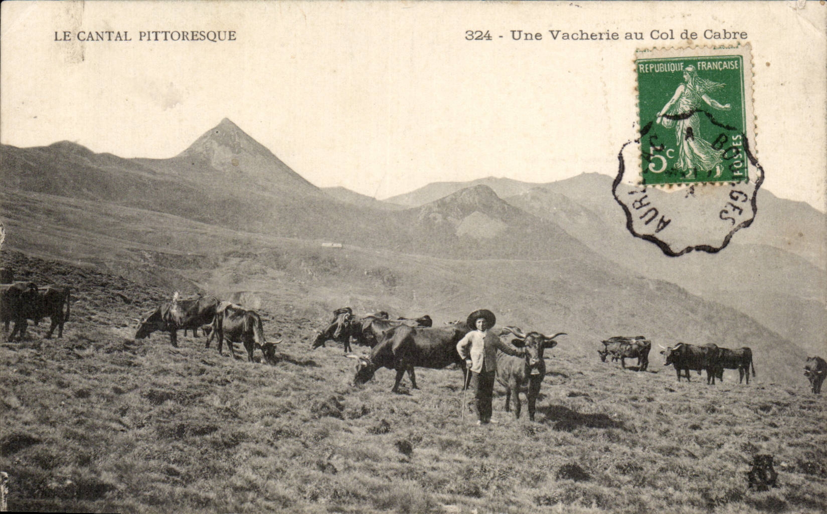 CPA Cantal Une vacherie au col de Cabre