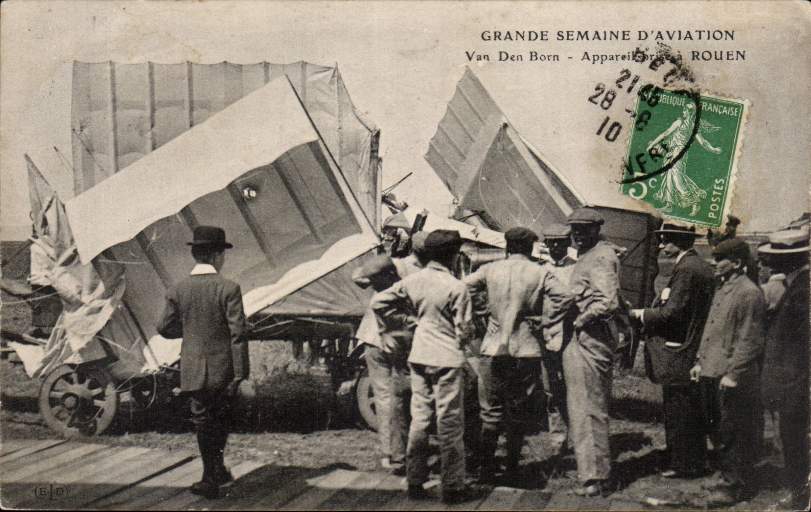 CPA Grande semaine d'aviation Van den Born Appareil brise a Rouen 