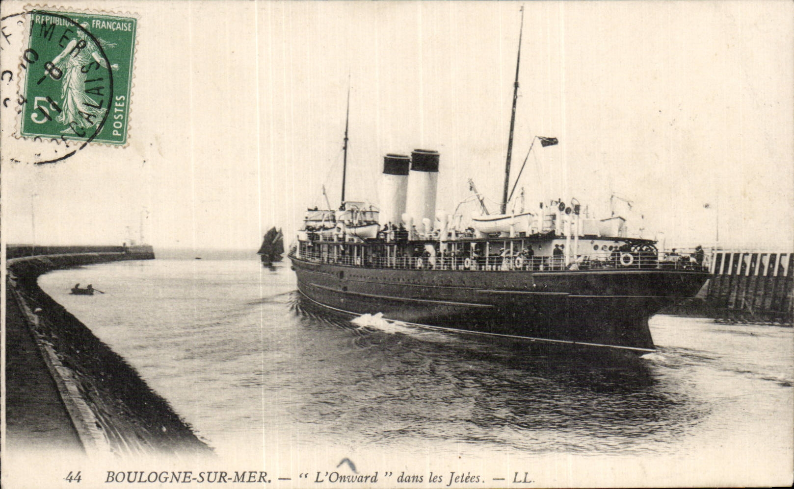 Boulogne-sur-Mer — "L'Onward" dans les Jetées — LL. n°44