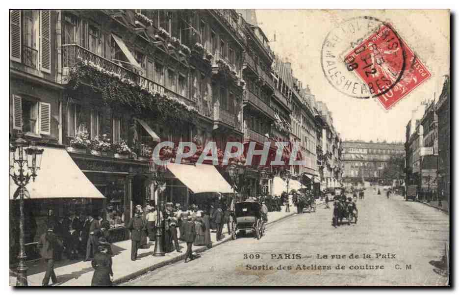CPA Paris La rue de la Paix Sortie des ateliers de couture TOP