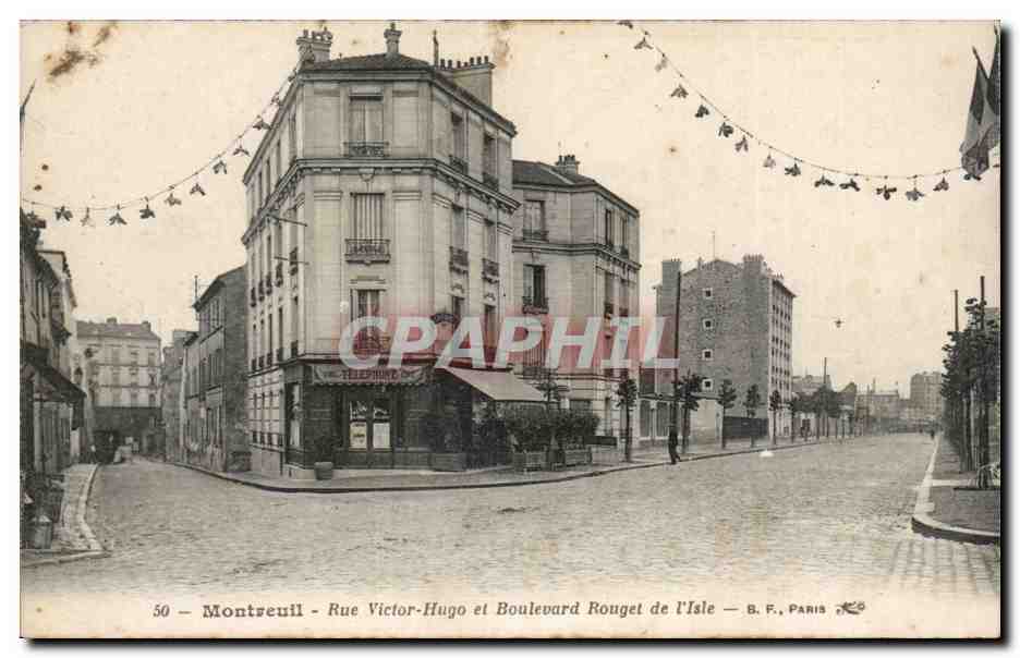 CPA Montreuil Rue Victor Hugo et boulevard Rouget de L'isle