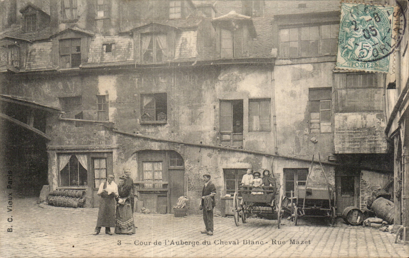 Corte dell'Auberge du Cheval Blanc — Rue Mazet — B. C. Vieux Paris
