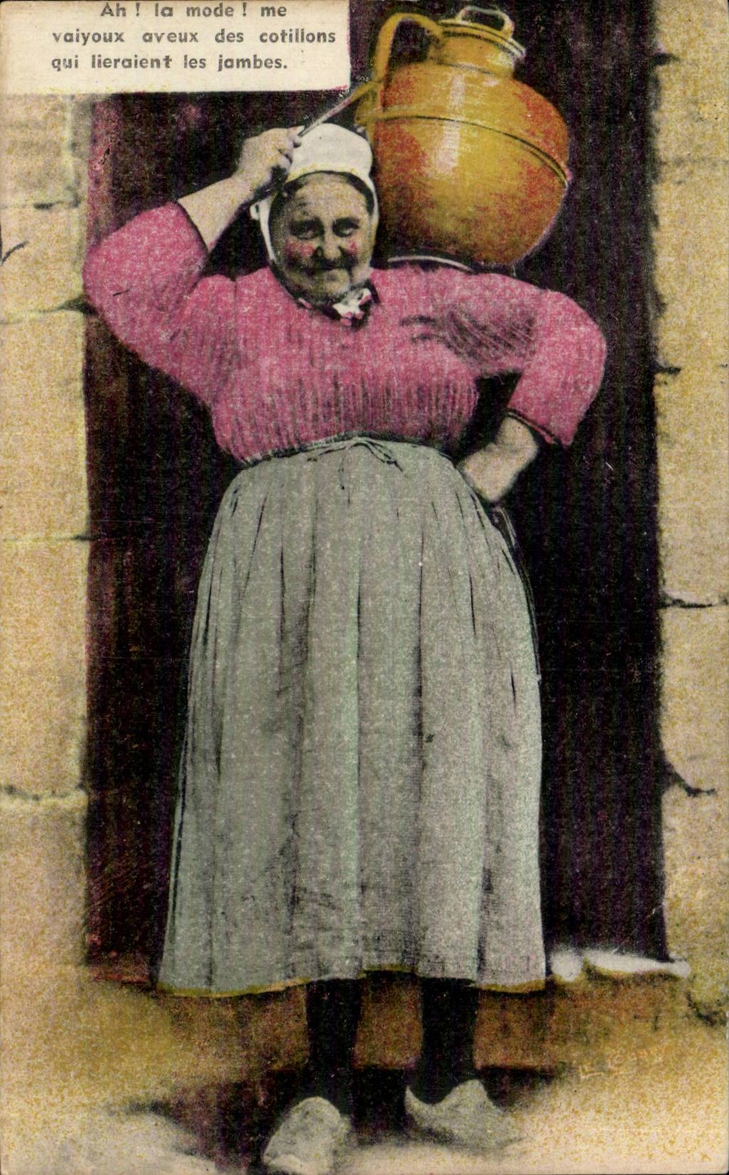 CPA Folklore costume Ah la mode Normandie