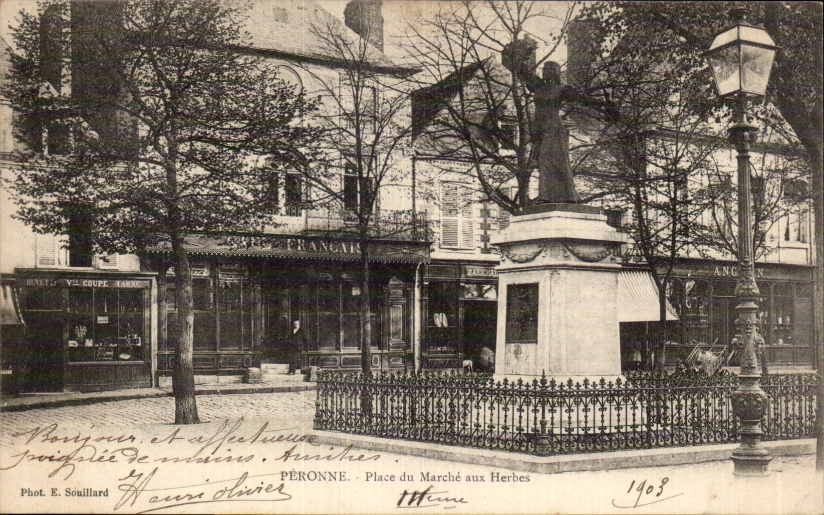 CPA Peronne Place du marche aux herbes