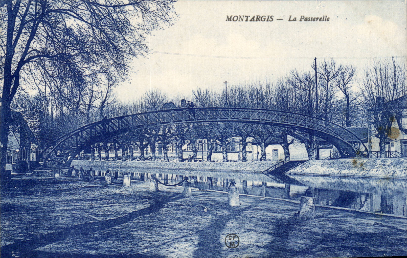 CPA Montargis La passerelle