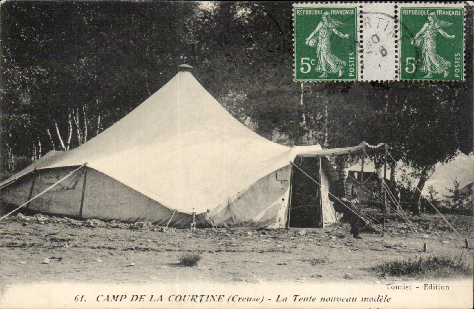 CPA Camp de la Courtine La tente nouveau modele Militaria
