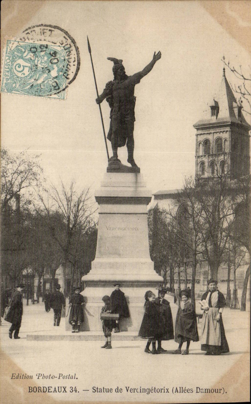 CPA Bordeaux Statue de Vercingetorix Allees Damour 