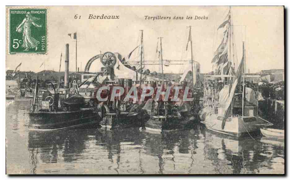 CPA Bordeaux Torpilleurs dans les docks