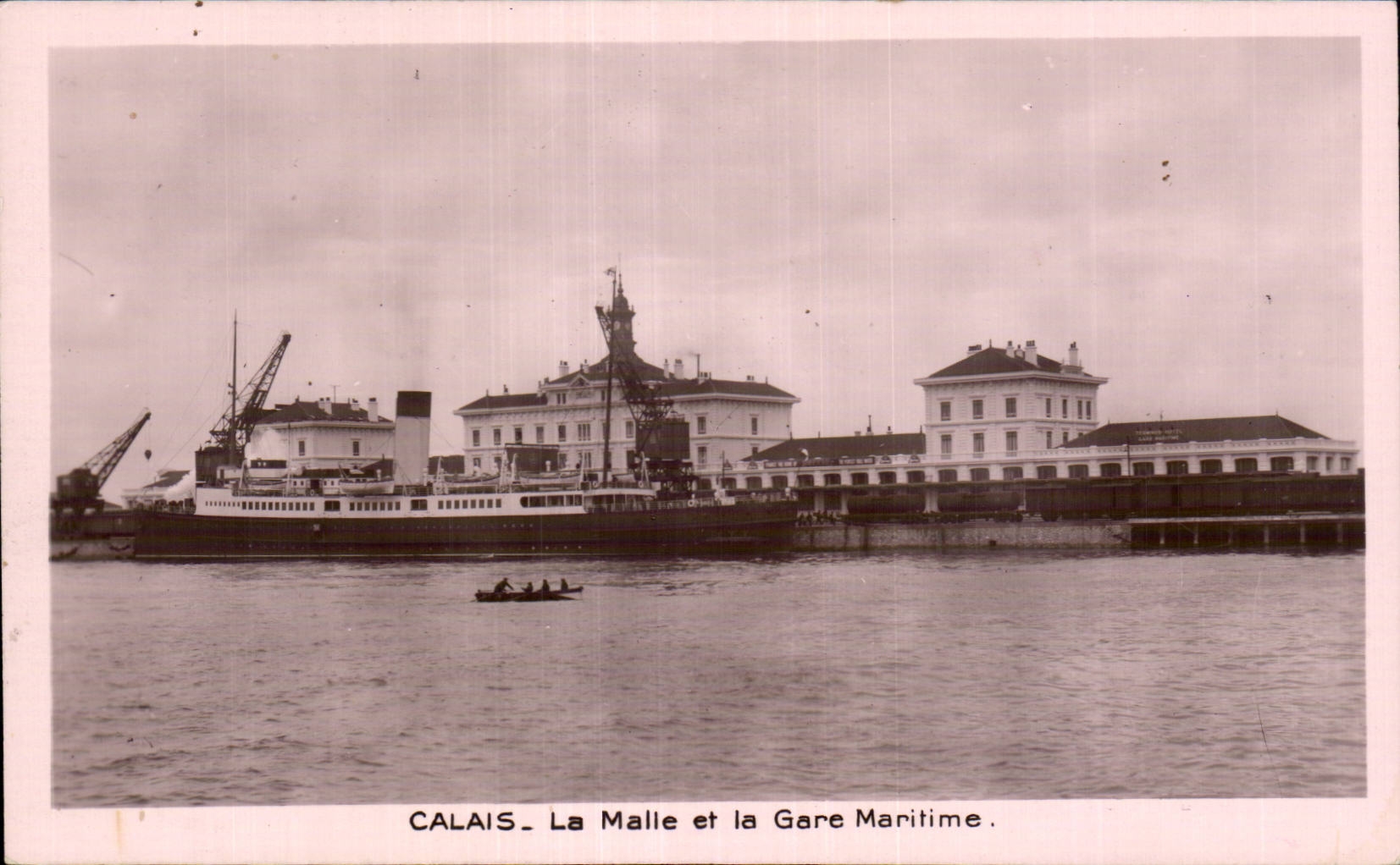 CPA Calais La malle et la gare maritime