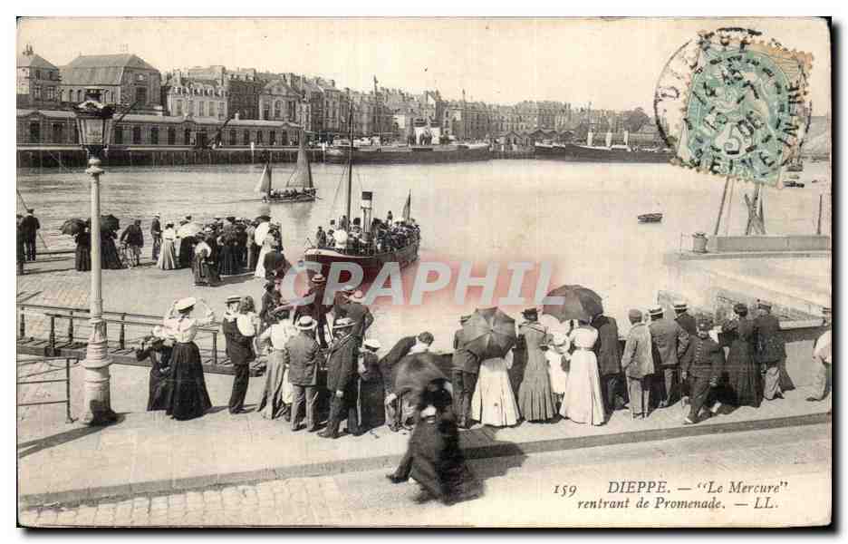 CPA Dieppe Le Mercure rentrant de promenade