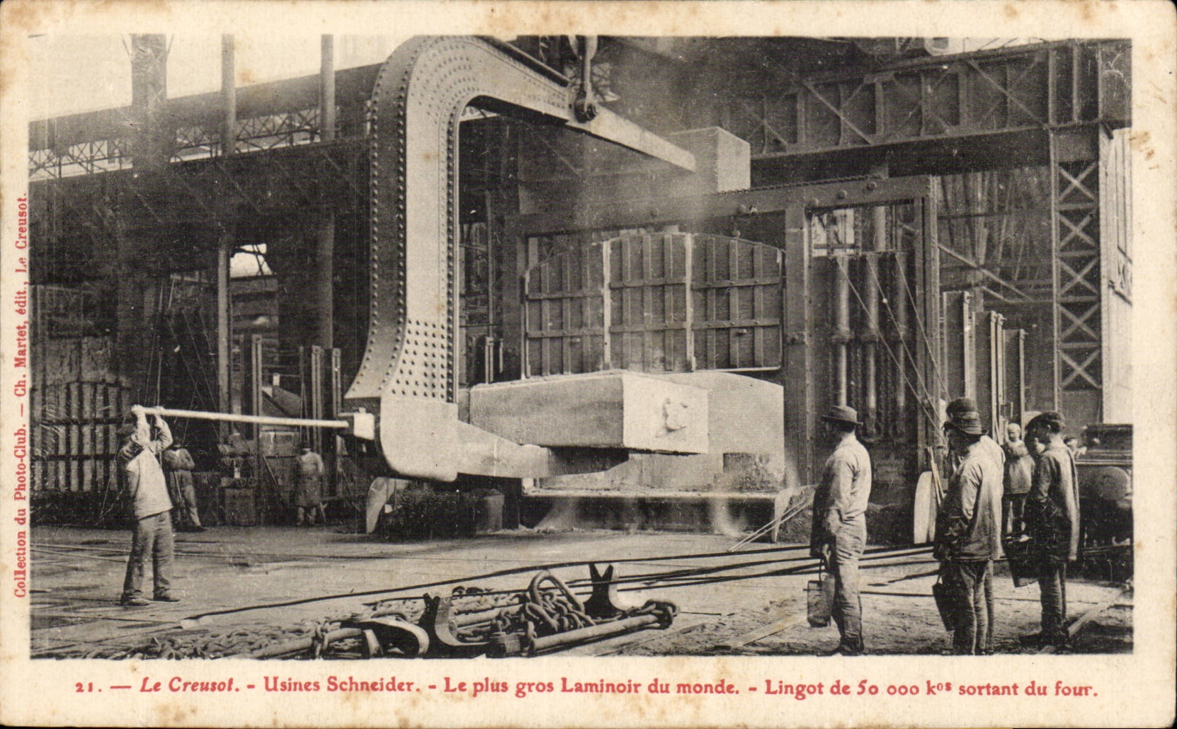 Usines Schneider - Le plus gros Laminoir du monde — Lingot de 50 000 kg sortant du four