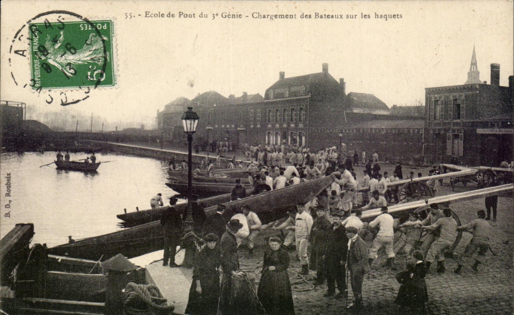 CPA Ecole du pont du 3eme genie Chargement des bateaux sur les haquets Militaria Arras