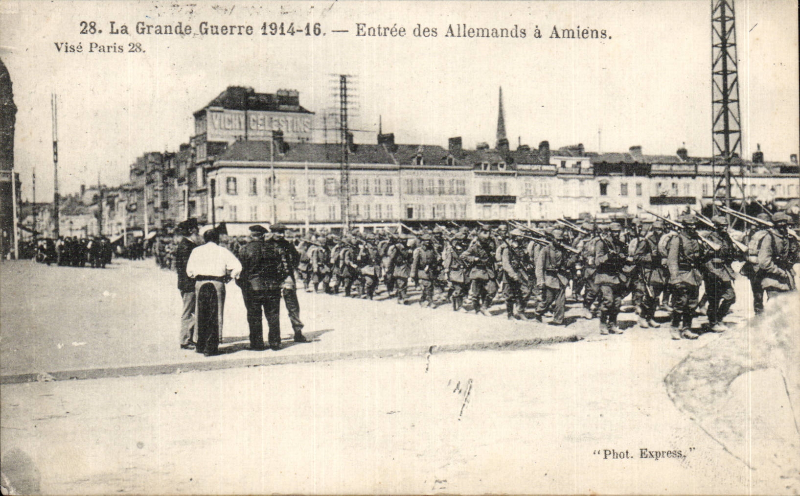 Entrée des Allemands à Amiens — Grande Guerre 1914-16 — Visé Paris 28. Phot. Express.