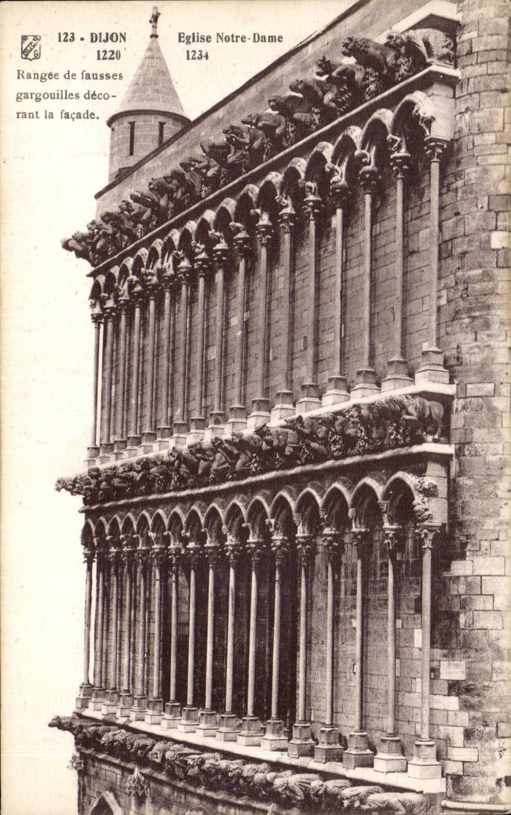 CPA Dijon Eglise Notre Dame Rangee de fausses gargouilles decorant la facade