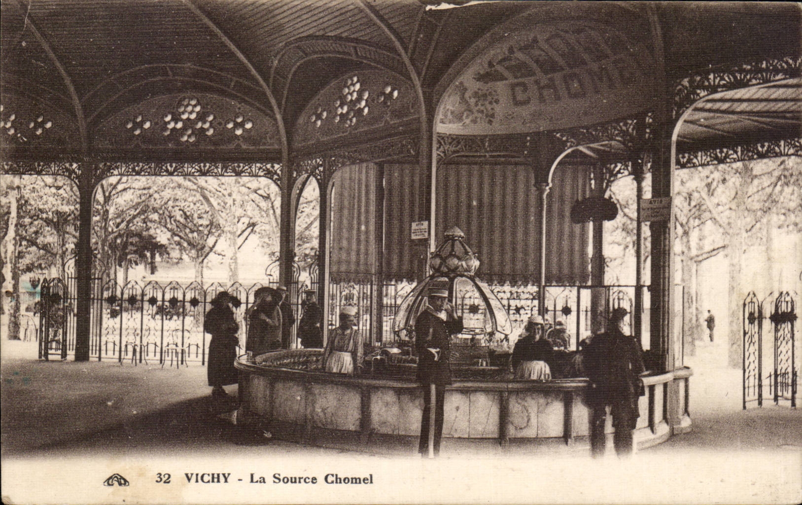 CPA Vichy La source Chomel
