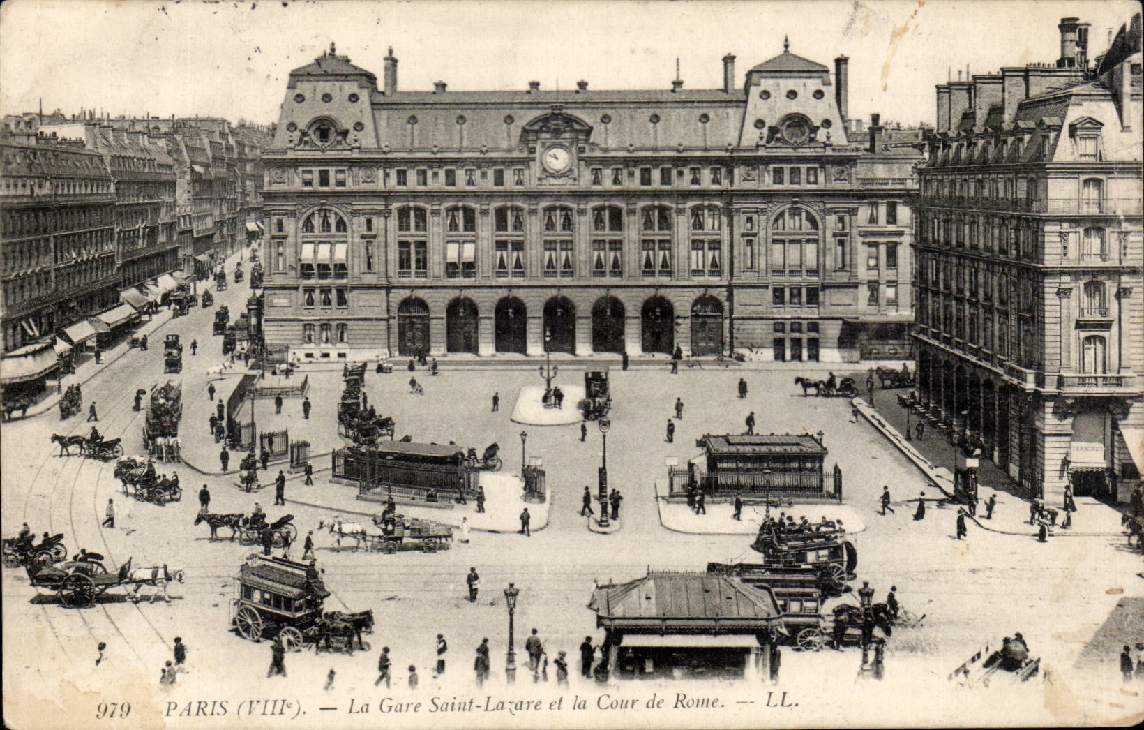 CPA Paris La gare Saint Lazare et la cour de Rome