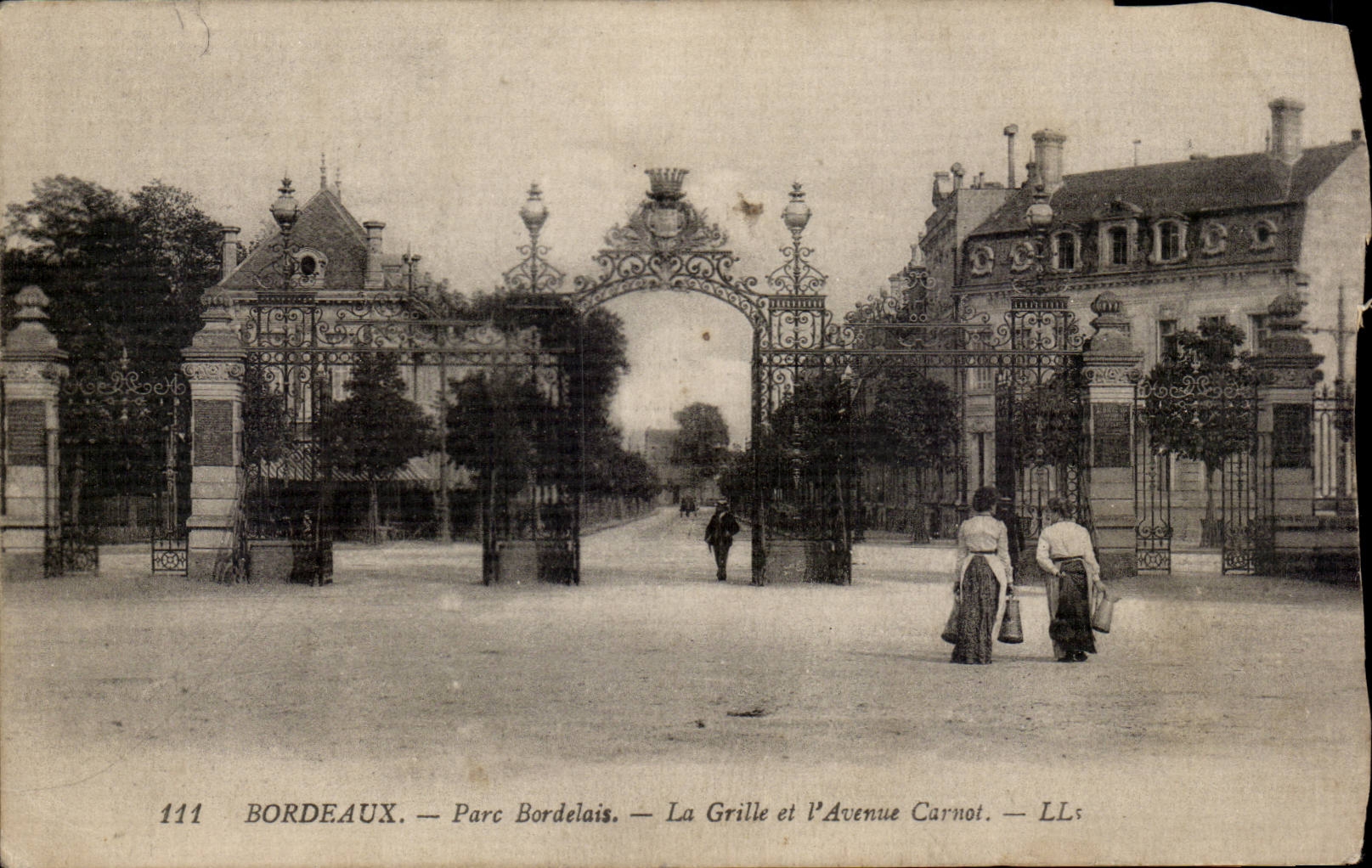 CPA Bordeaux Parc bordelais La grille et l'avenue Carnot