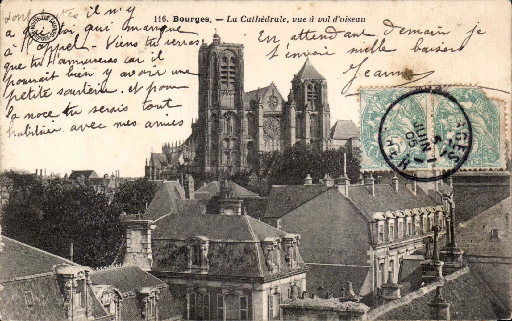 CPA Bourges La cathedrale vue a vol d'oiseau