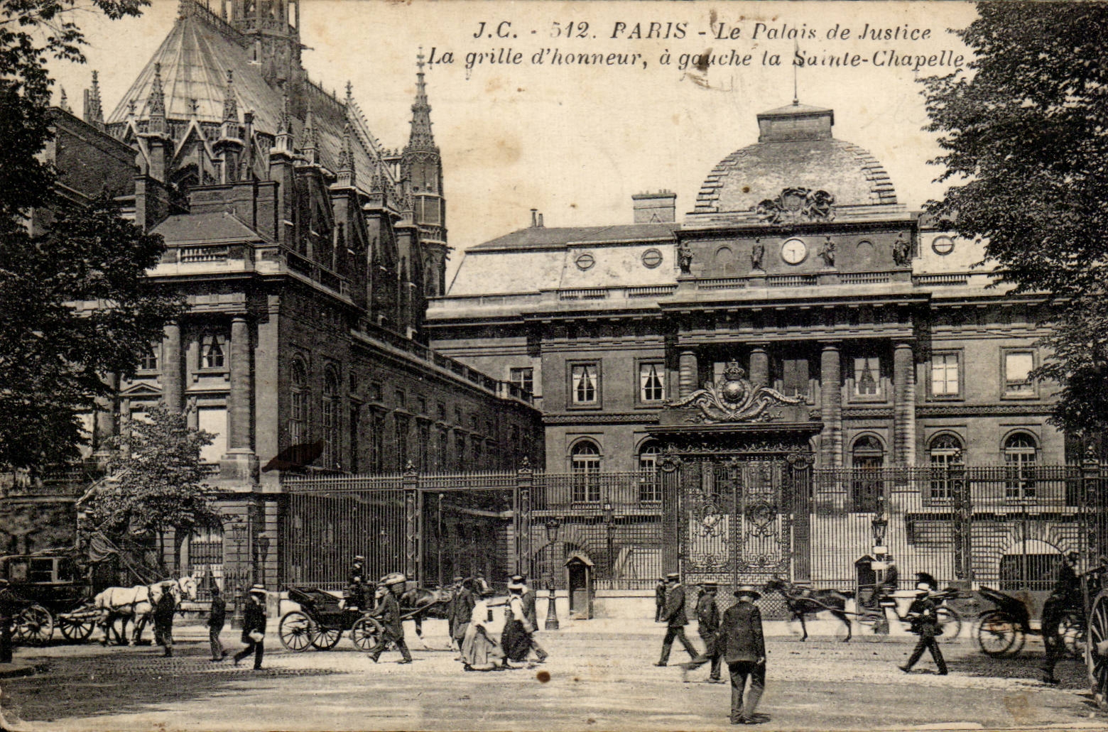 CPA Paris Le palais de justice La grille d'honneur a gauche la Sainte Chapelle