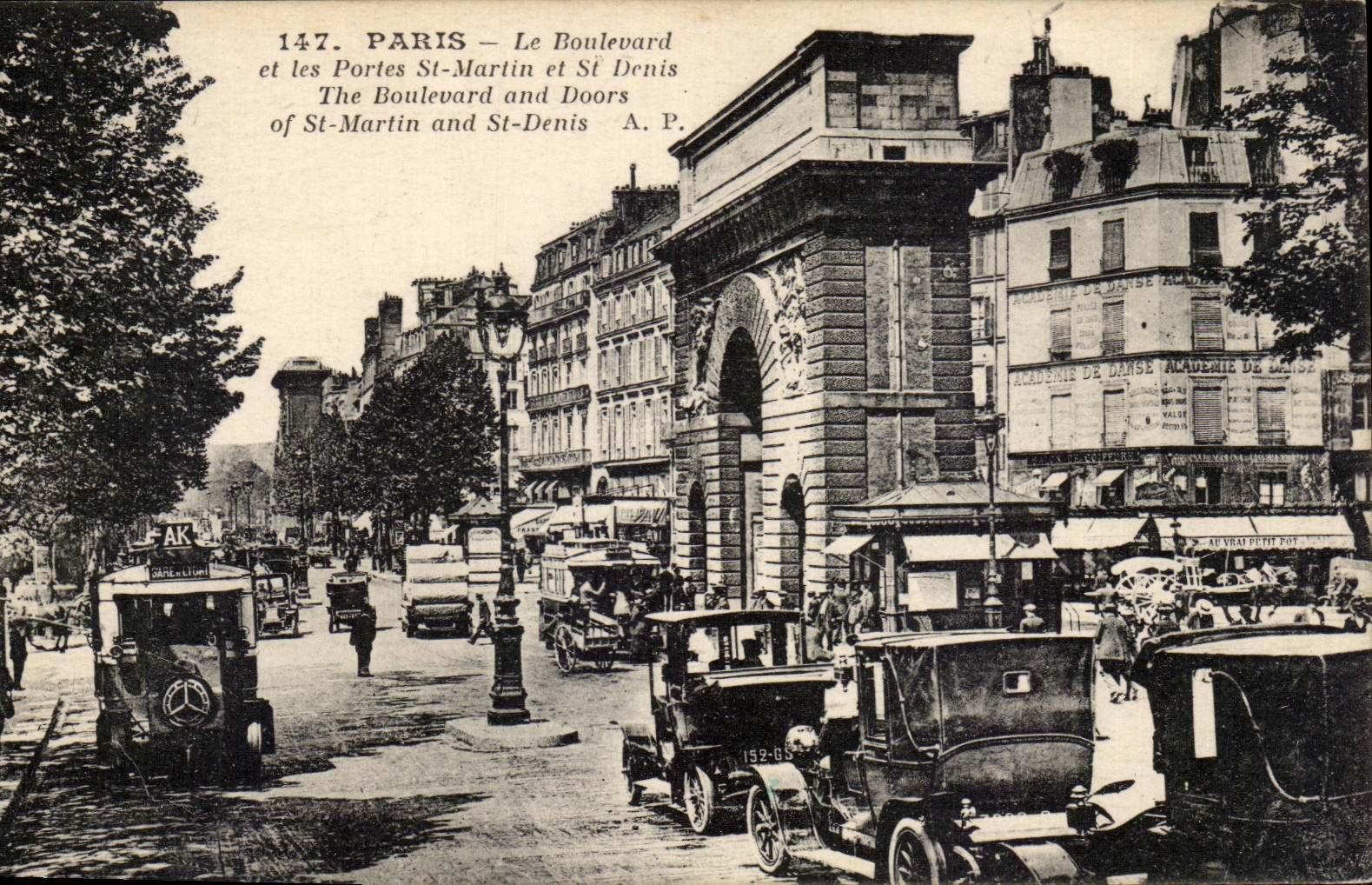 CPA Paris Le boulevard et les portes St Martin et St Denis 