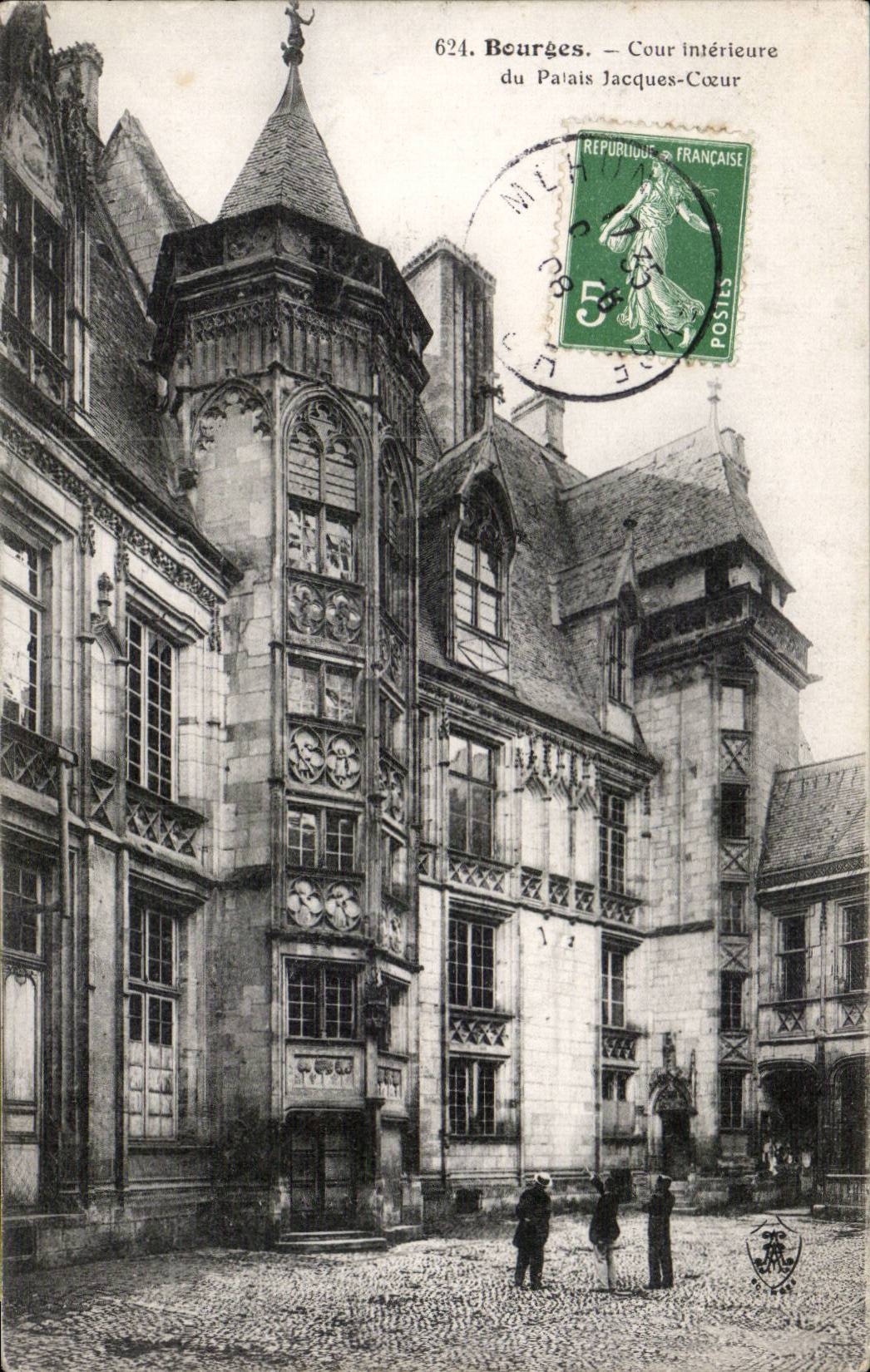 CPA Bourges Cour interieure du palais Jacques Coeur 