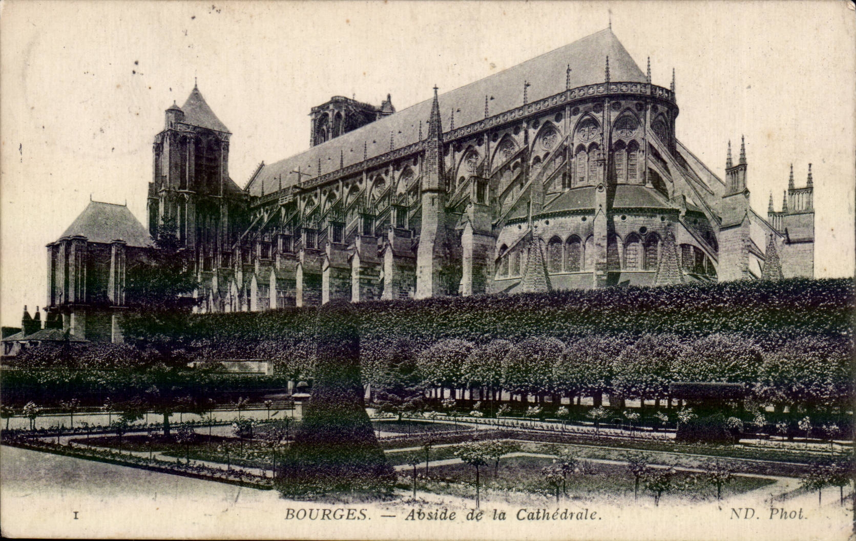 Bourges — Abside de la Cathédrale — ND. Phot.