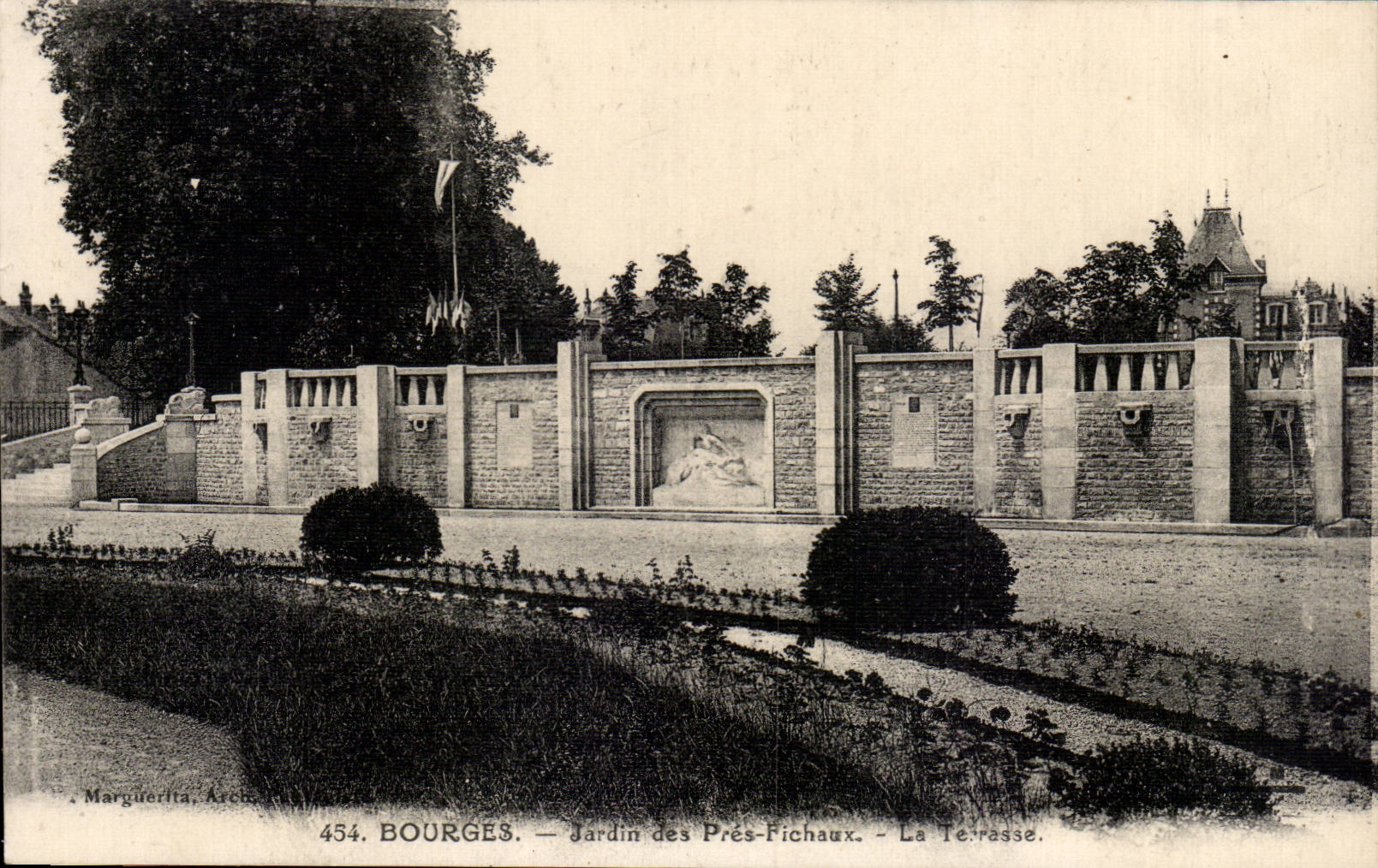 Bourges — Jardin des Prés-Fichaux — Die Terrasse